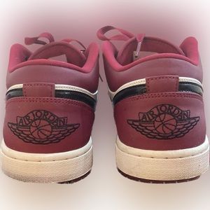 Men’s Air Jordan 1 Low Top Basketball Sneakers Sz 11, EUC!